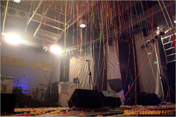 BARRICADA Y CONCEPTCOLORS